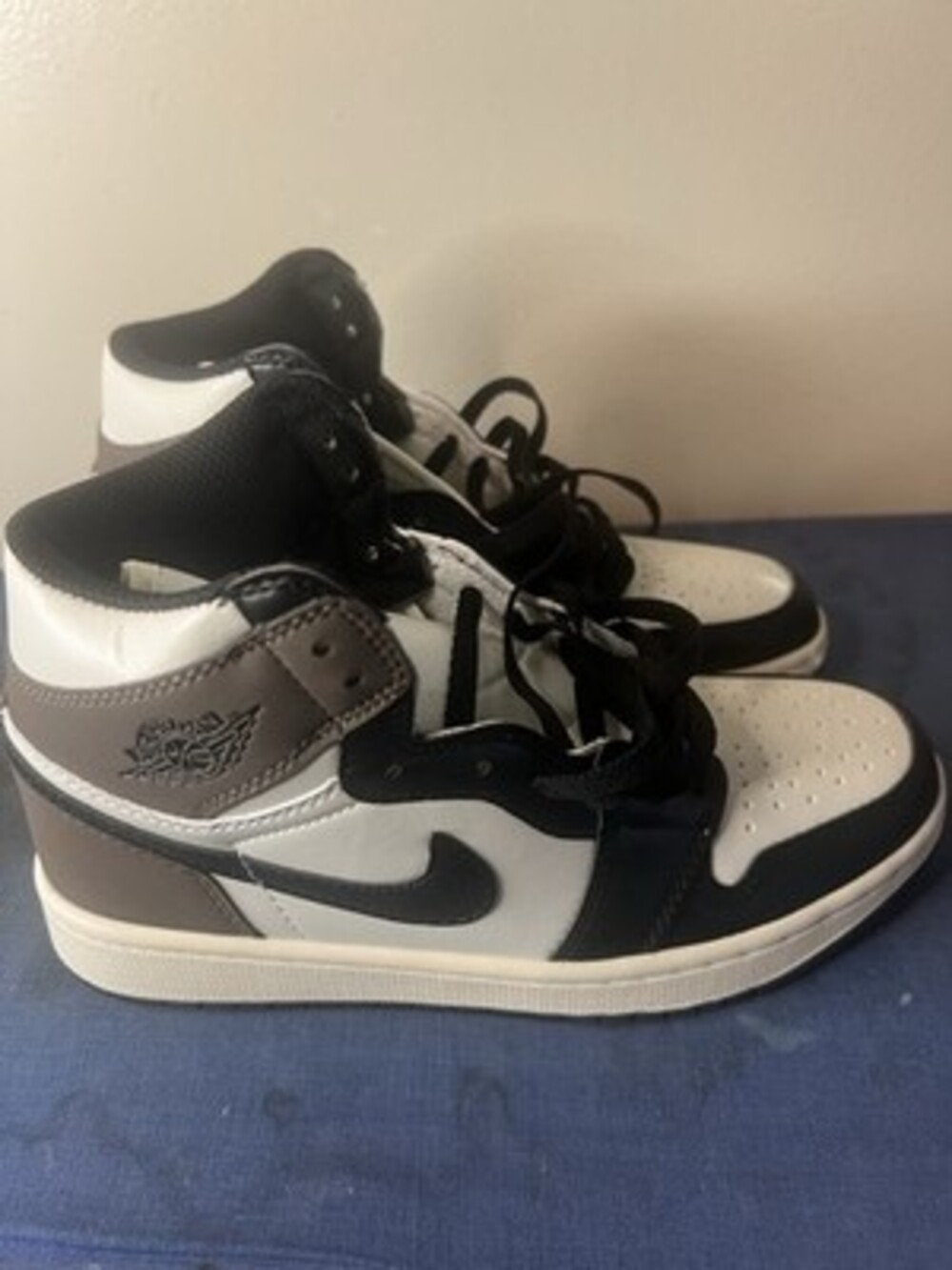 Jordan 1 Retro OG High Dark Mocha Sneakers Size 8